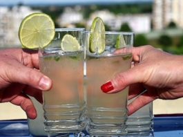 Јас и мојата сопруга не сме болни со децении: Овој пијалок го освежува и чисти телото